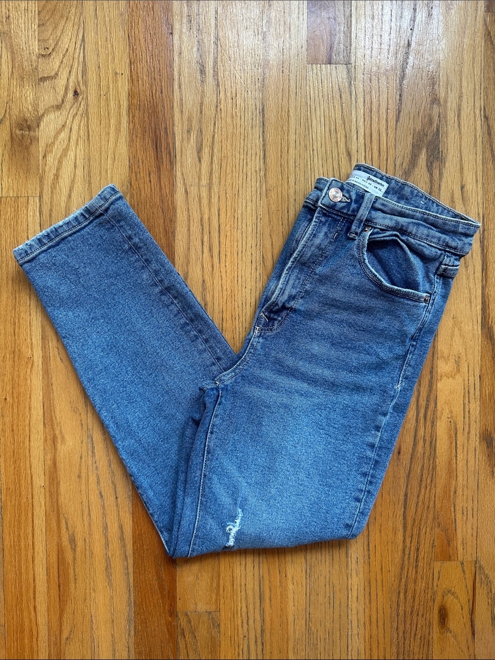 stradivarius Women's High Rise Jeans in Medium Blue Wash